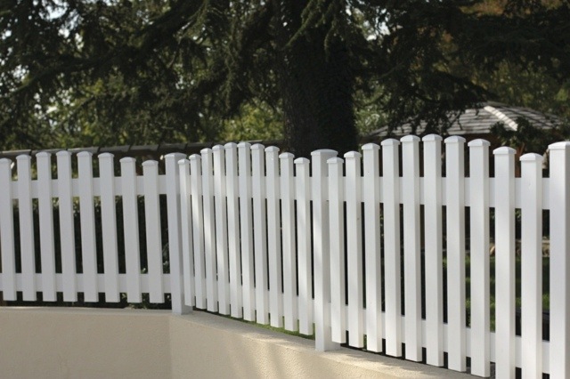 clôture jardin française blanche