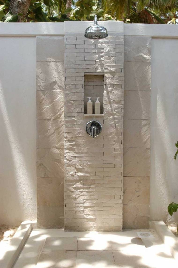 douche de jardin en pierre