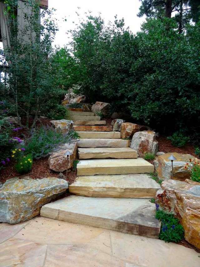 escalier de jardin en pierre jardin aménagement bordure de jardin 