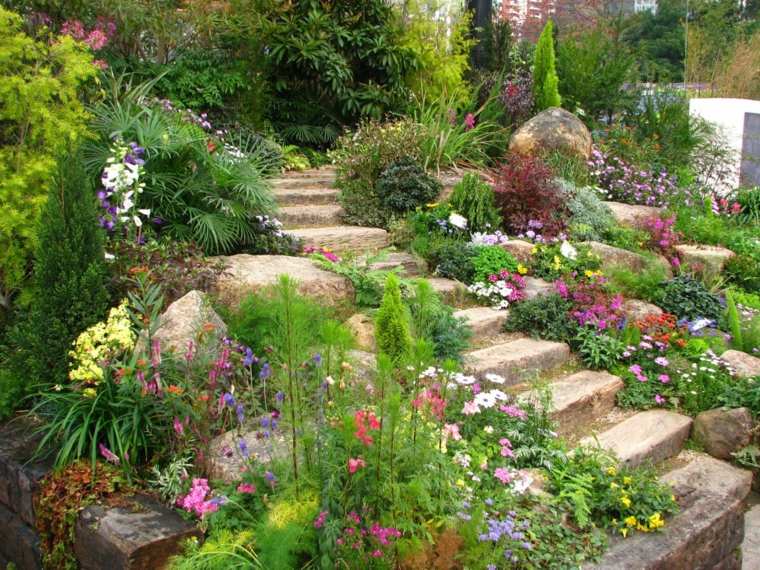 aménagement de jardin escalier en pierre décoration florale