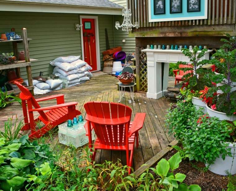 aménagement extérieur chaise longue de jardin en bois rouge 