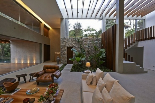 jardin d'intérieur maison Anastasia Arquitetos Brésil