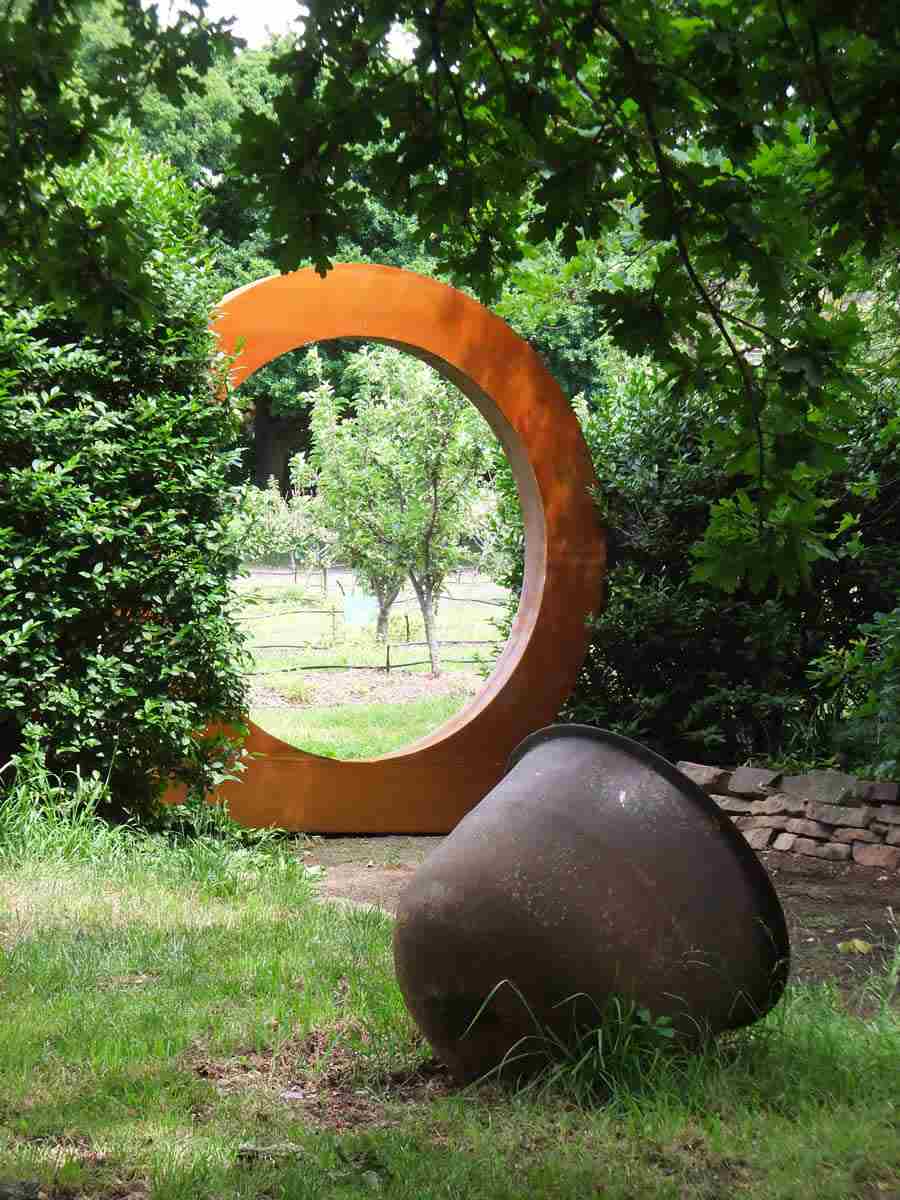 idée déco jardin acier sculpture