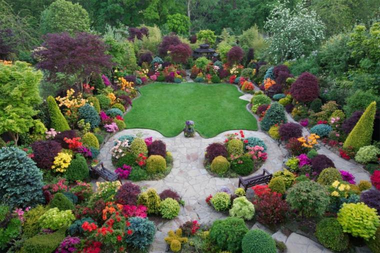 aménagement jardin arbustes couleurs différentes 