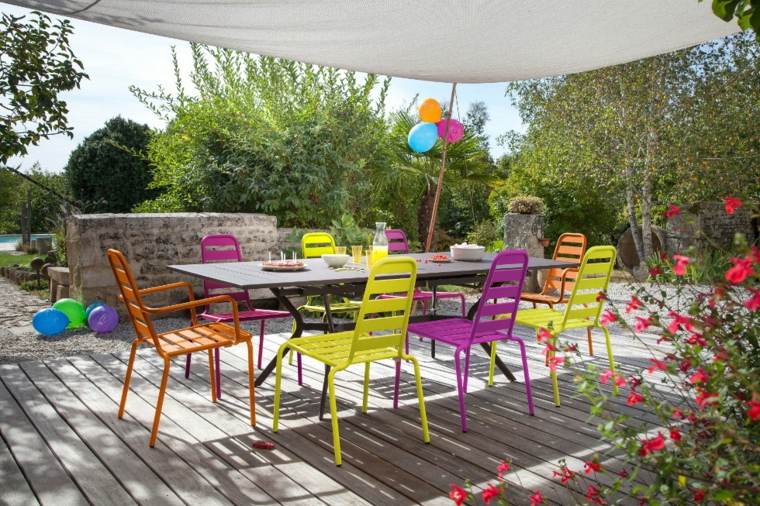 idées aménagement jardin aménagement jardin terrasse bois chaise de jardin en métal table de jardin 