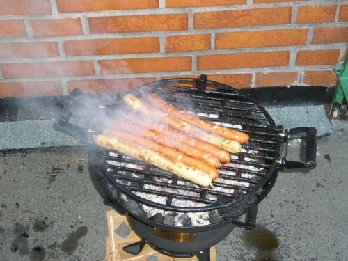 petit barbecue rond bois