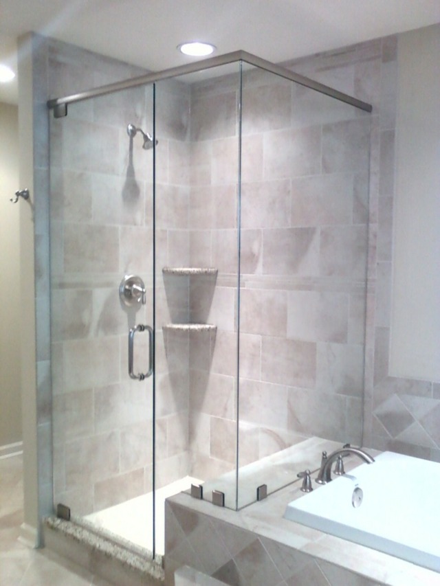 cabine de douche verre design moderne baignoire salle de bain moderne et design paroi de douche en verre