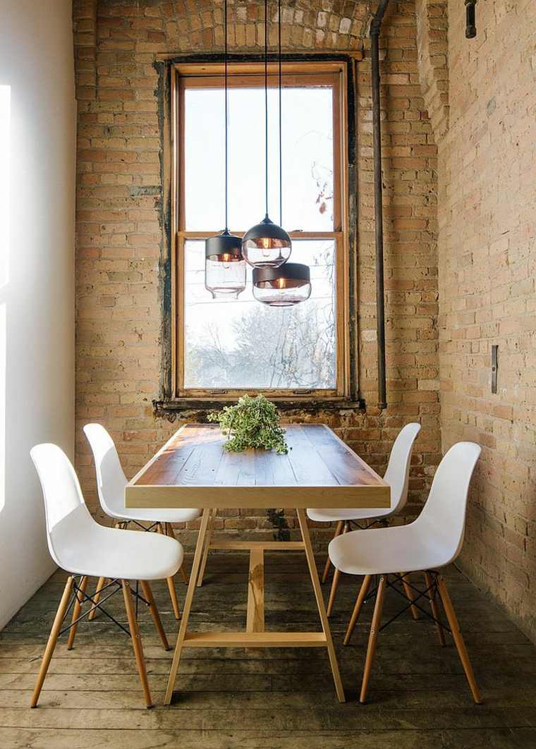 chaise de salle à manger en style industriel mur briques luminaires suspension
