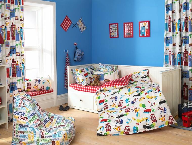 enfant chambre lit déco mur peinture bleue pouf