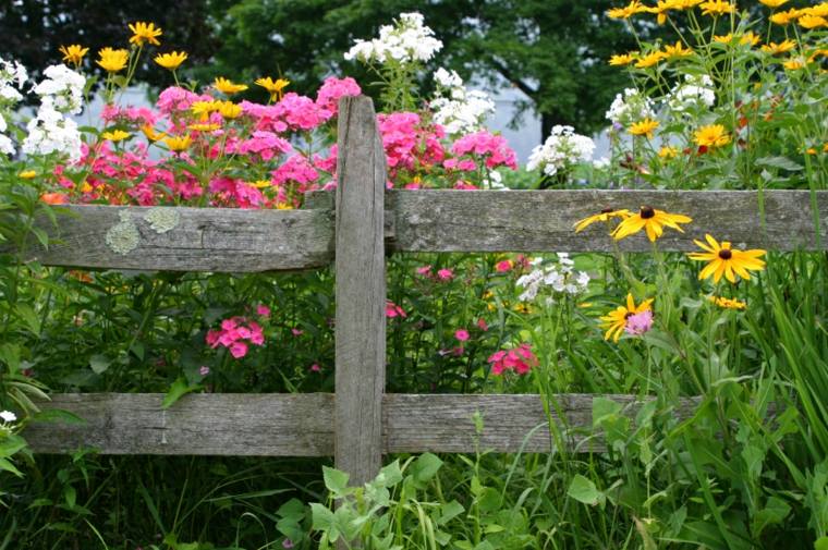 brise-vue bois clôture déco fleurs 