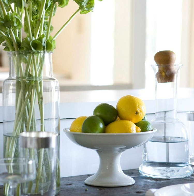 details deco citron plantes verre table