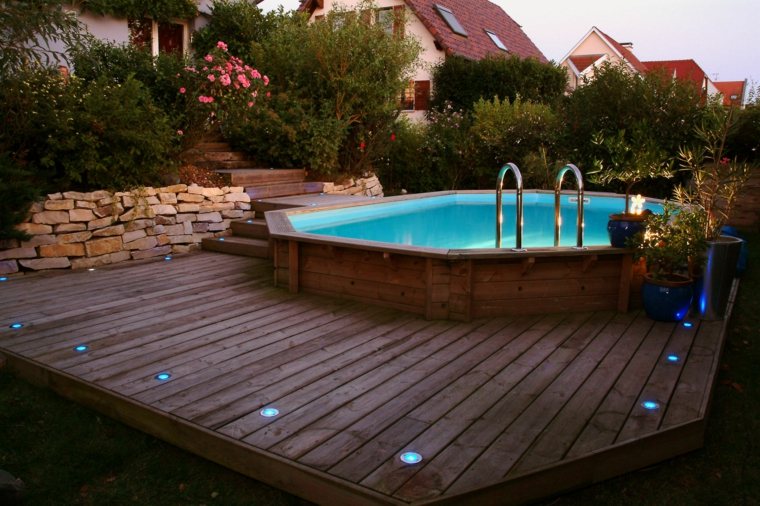 aménagement jardin avec piscine hors-sol bois 