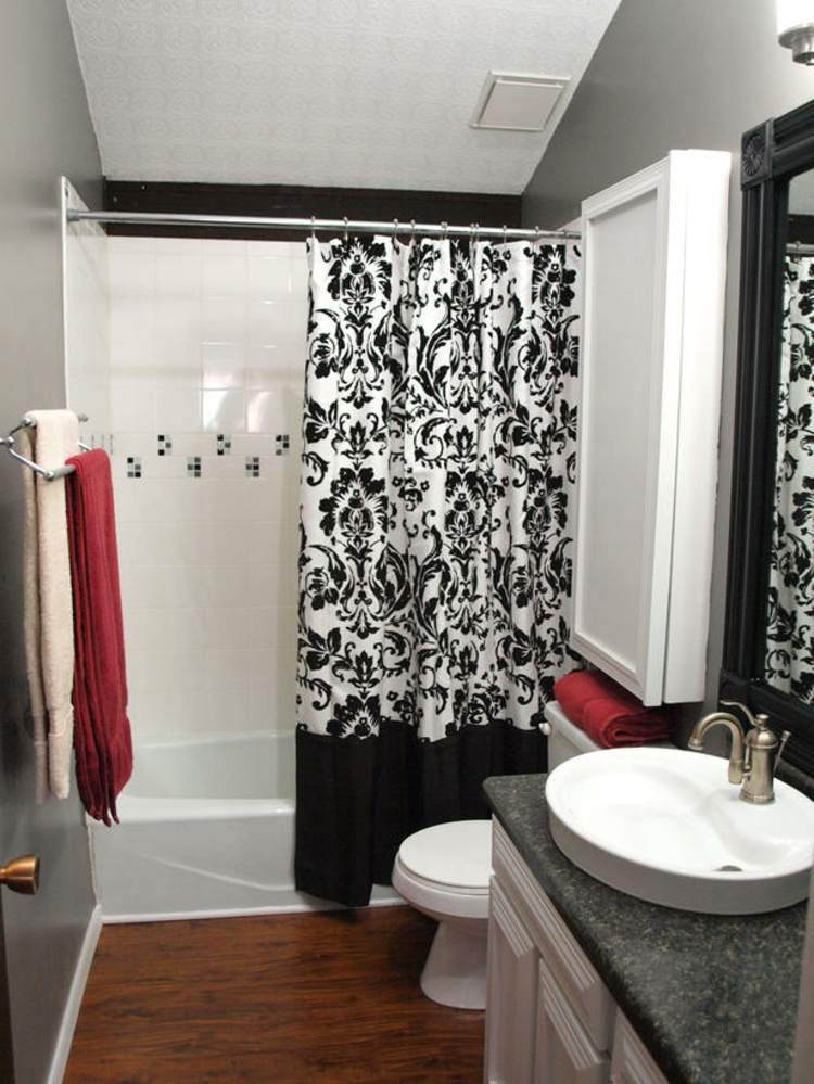 salle de bain noir et blanc petite