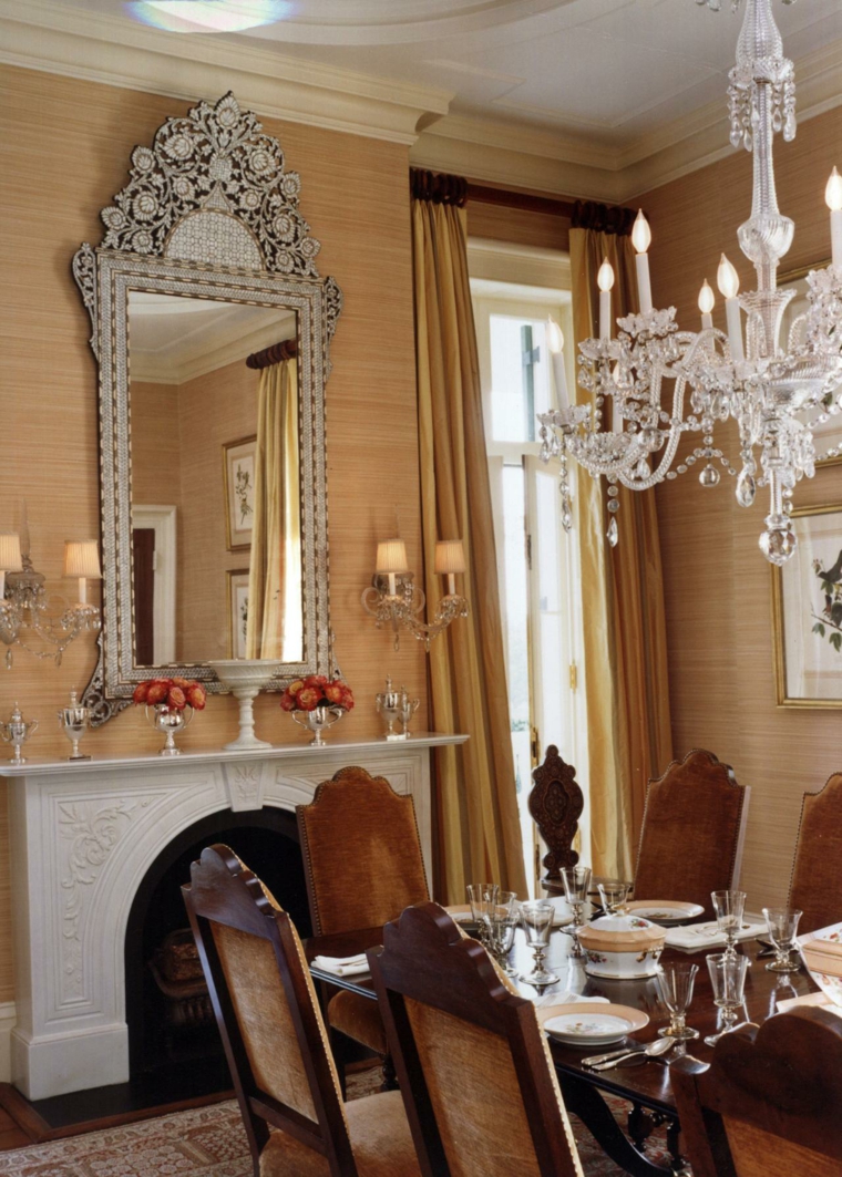 salle à manger style italien miroir cadre décoré luminaire design