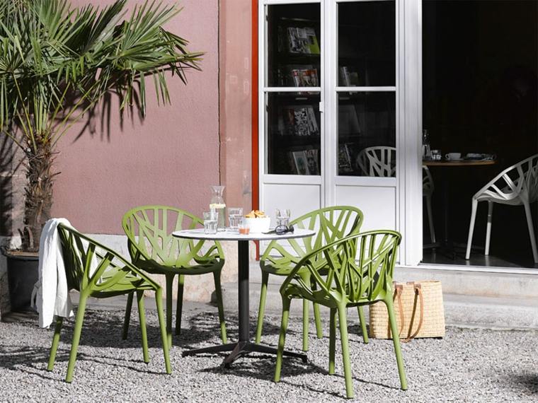 vitra table jardin blanche  chaise verte palme 
