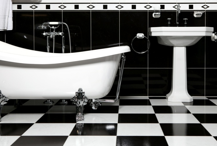 revêtements salles de bain carreaux noir et blanc 