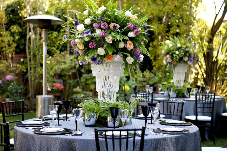 composition florale mariage centre de table haut avec roses