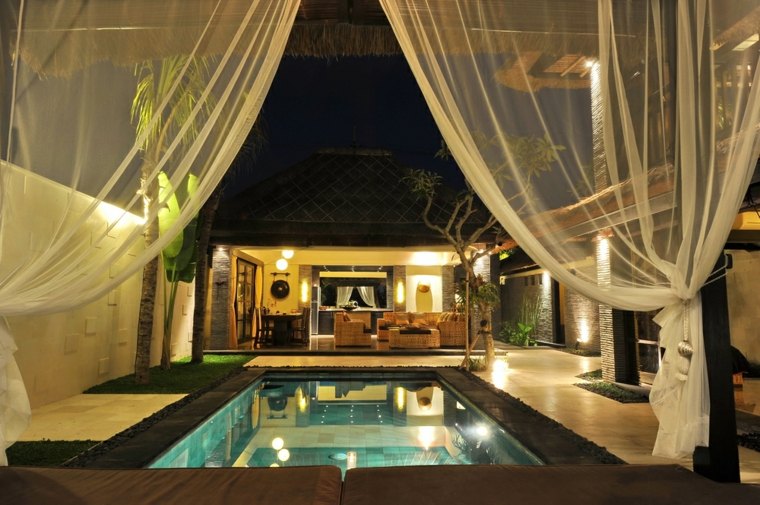 piscine de jardin luxe design idée aménagement extérieur