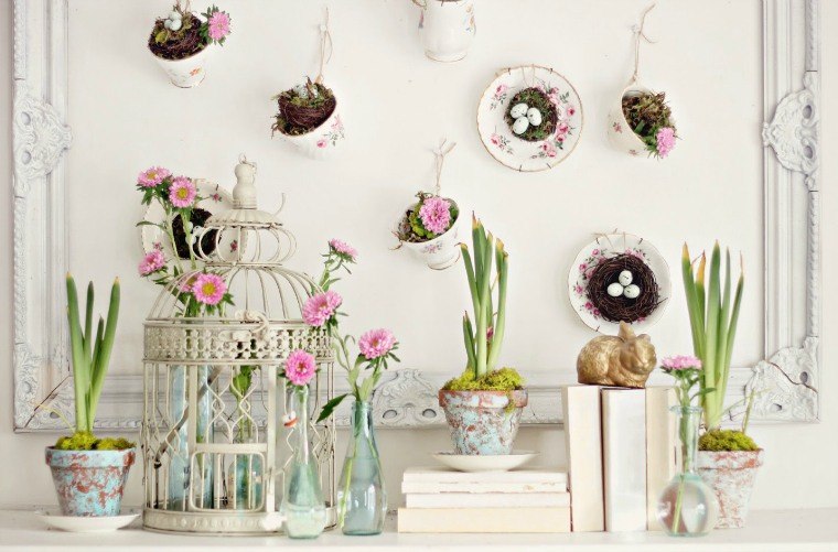 idée décorer cheminée contemporaine oeufs fleurs