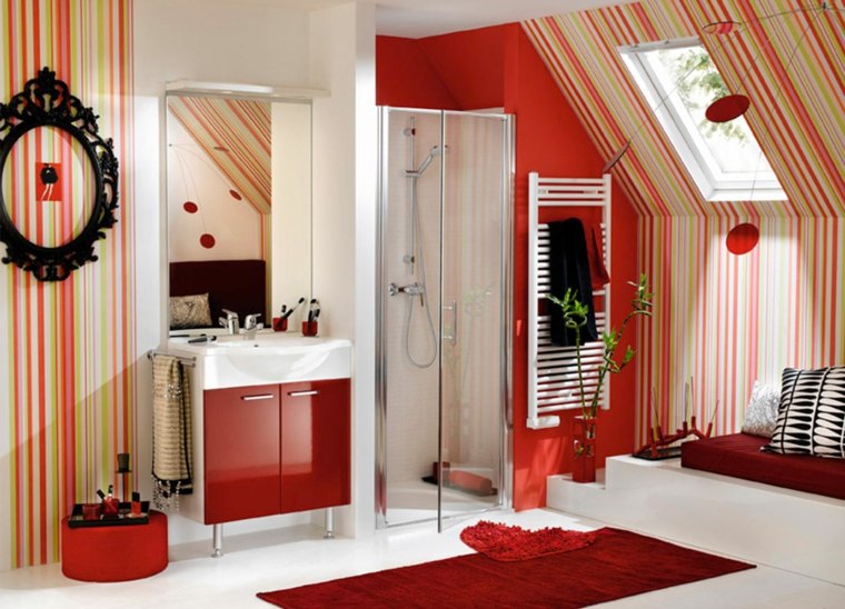 idée couleur salle de bain rouge tapis de sol design meuble blanc rouge cabine de douche miroir mur canapé papier peint