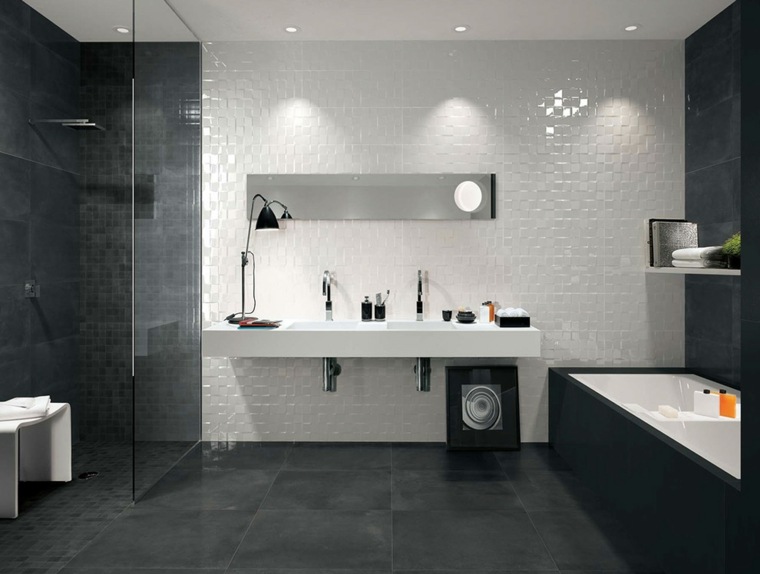 aménagement salle de bain carrelage noir blanc baignoire noire cabine de douche