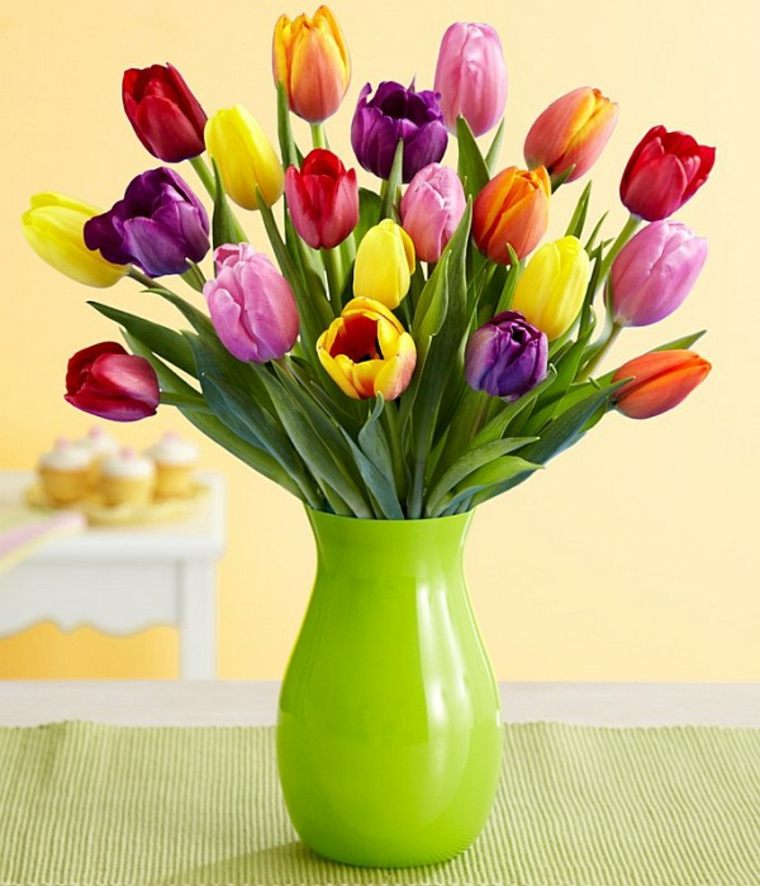 décorer table de fête fleurs  tulipes idée originale 