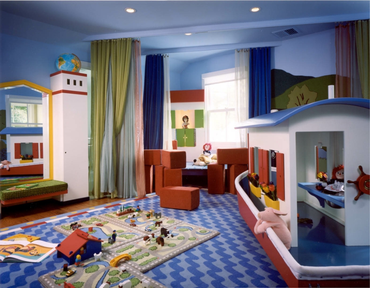 rideaux chambre enfant idée rideaux bleus tapis de sol original 