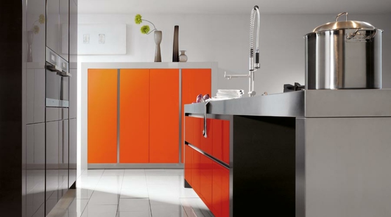 cuisine intérieur moderne meuble orange inox acier déco cuisine