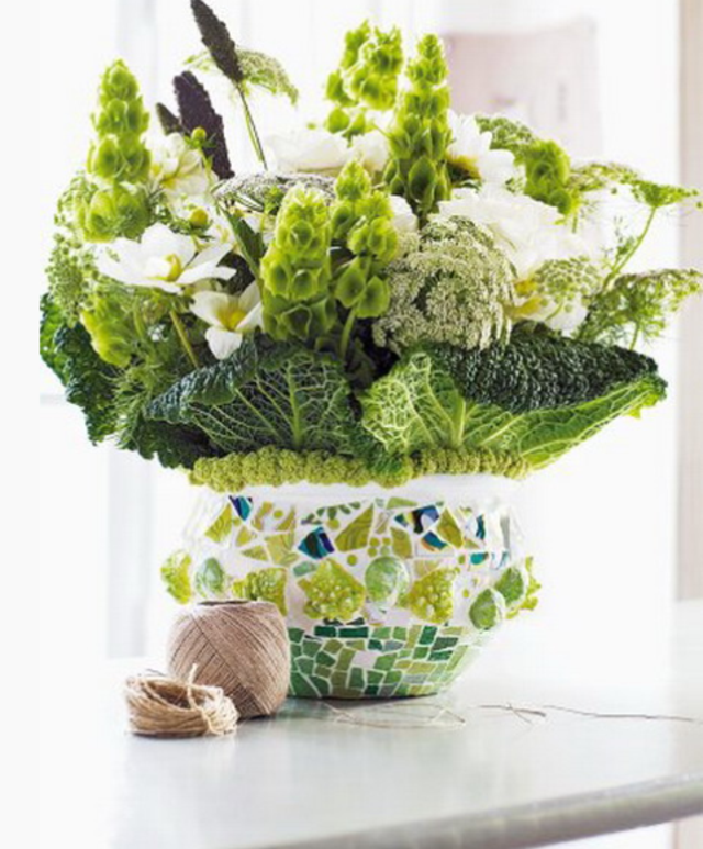idée décoration de table originale légumes verts vase motif originale