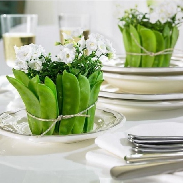 décoration de table haricots verts idée originale fleurs blanche