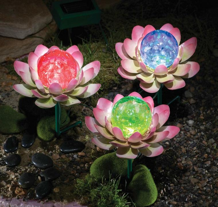 luminaires solaires jardin éclairage extérieur fleurs idée originale 