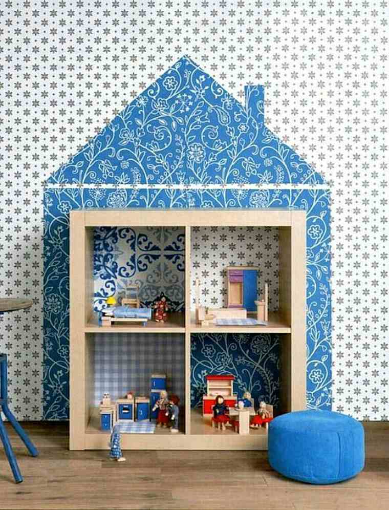 idée chambre enfant étagères bois papier peint pouf bleu 
