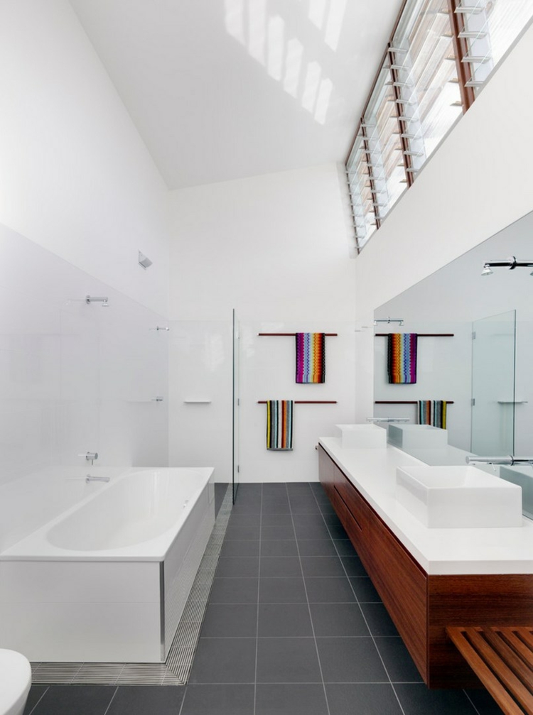 salle de bain décoration minimaliste accessoires couleur