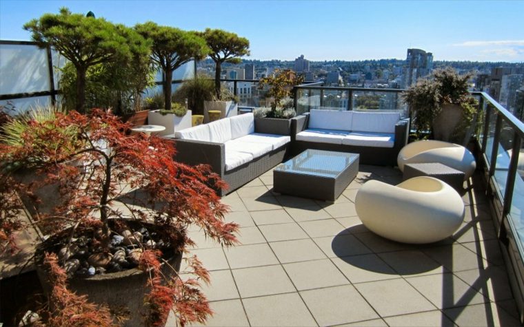 terrasse toit en ville carrelage sol salon de jardin moderne