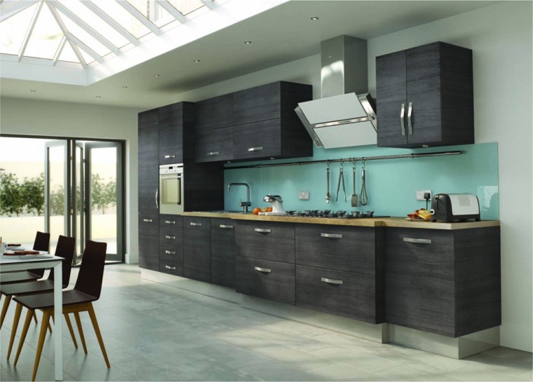 déco cuisine noire et bois idée mur bleu design mobilier bois noir table blanche