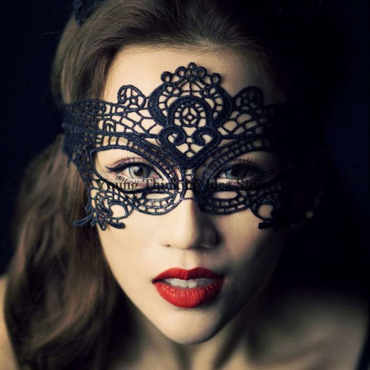 femme idée accessoire halloween rouge à lèvres rouge 