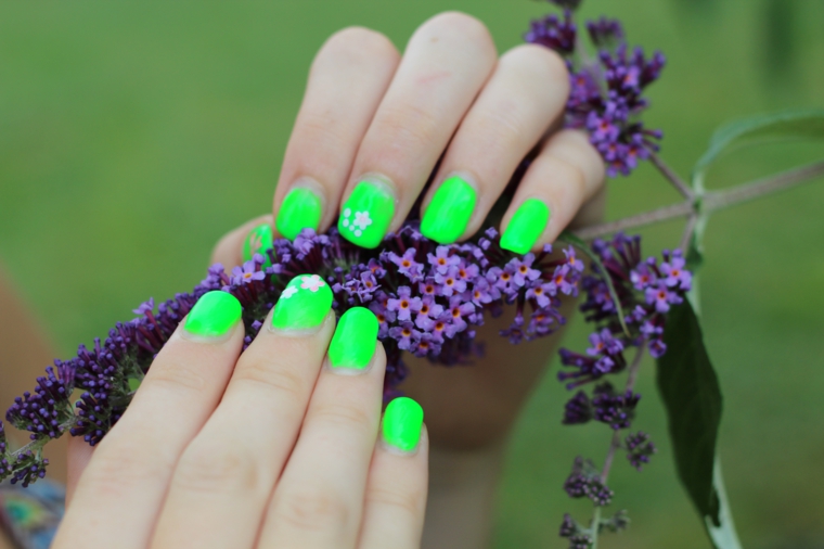 pose vernis idée ongles verts couleur été tendance 