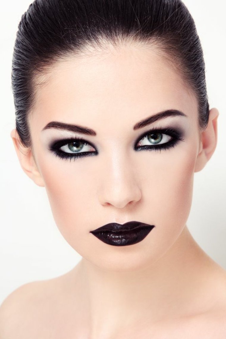femme maquillage yeux rouge à lèvres noir moderne 