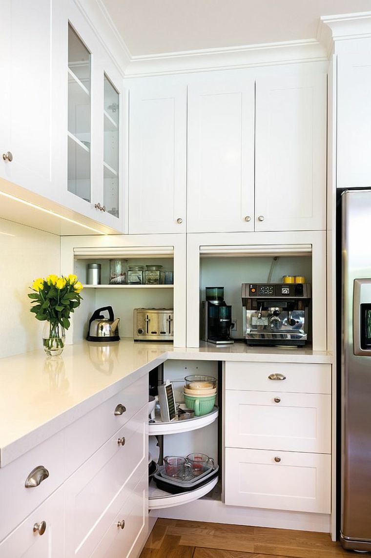 cuisine intérieur moderne aménagement fonctionnel meuble bois placards frigo