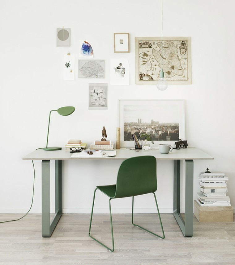 idée déco studio murale design cadre dessin bureau bois blanc luminaire suspension chaise verte