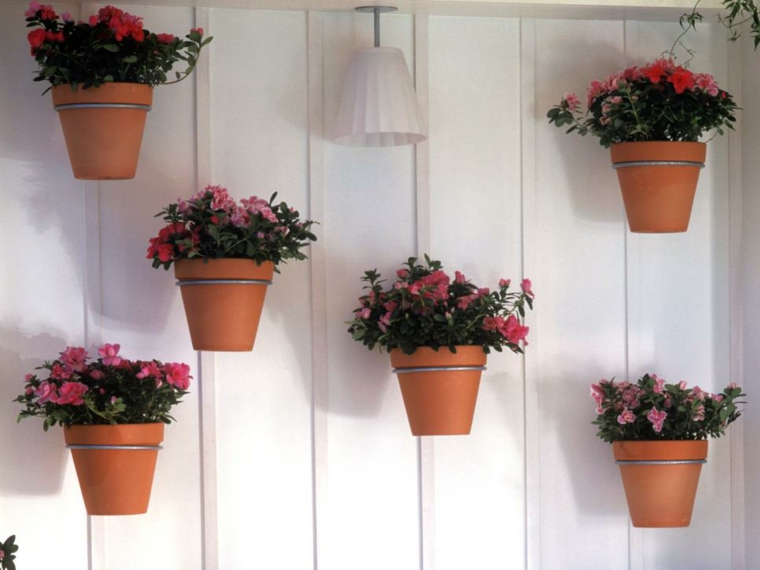 idée mur végétal pot de fleurs céramique fleurs 