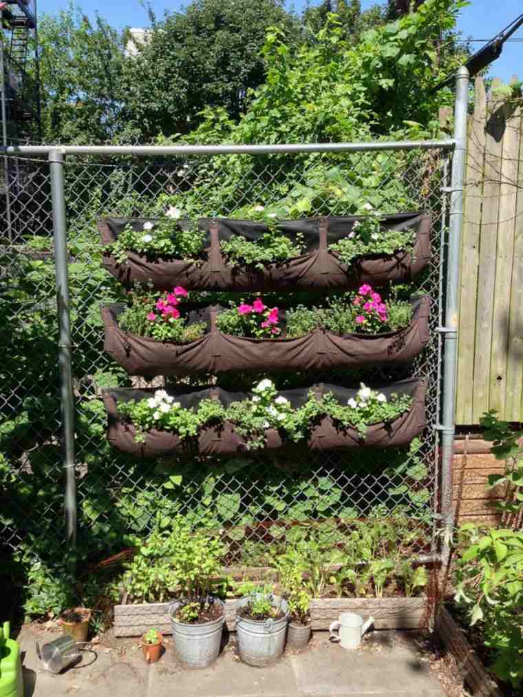 idée jardin vertical original pot de fleurs aromatiques