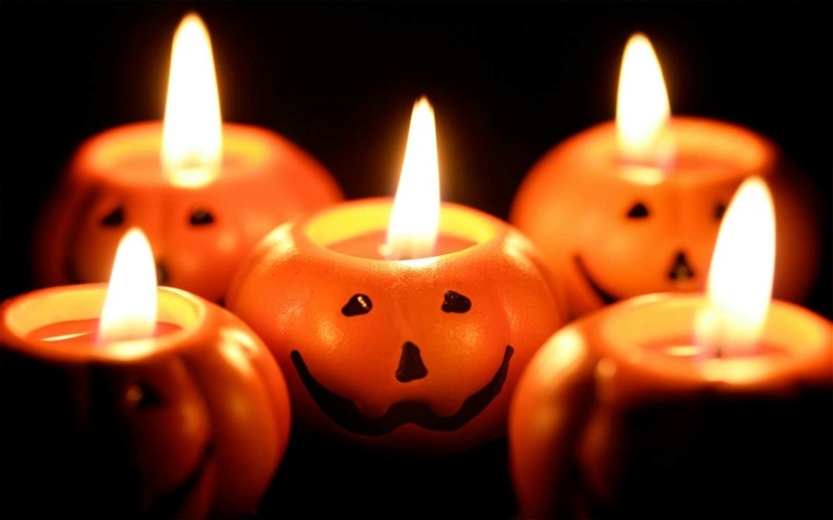 décoration halloween maison idée bougies citrouilles originale 
