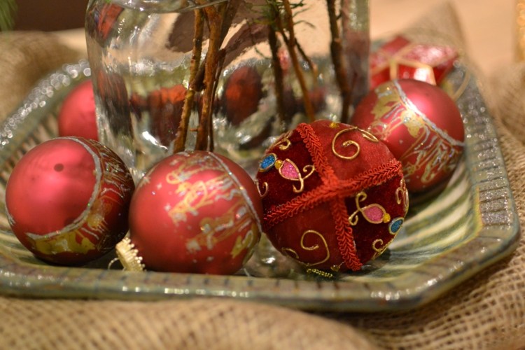 boules de Noël à décorer table