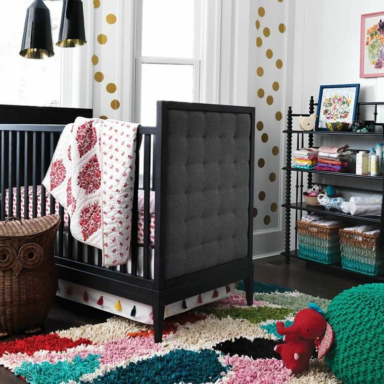 meubles haut de gamme chambre bébé idée tapis de sol lit bébé lampe en suspension design tapis de sol étagères