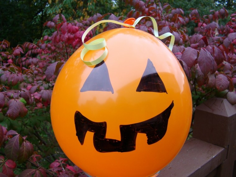 décoration halloween maison extérieur ballon facile pas cher 