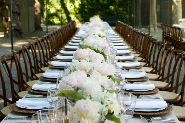 décoration fleurs idée centre de table mariage en blanc