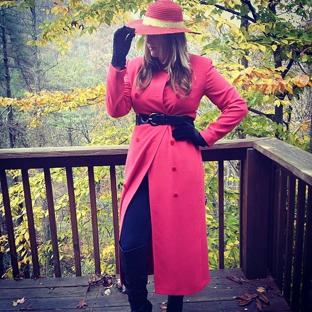 halloween femme déguisement original manteau rose chapeau