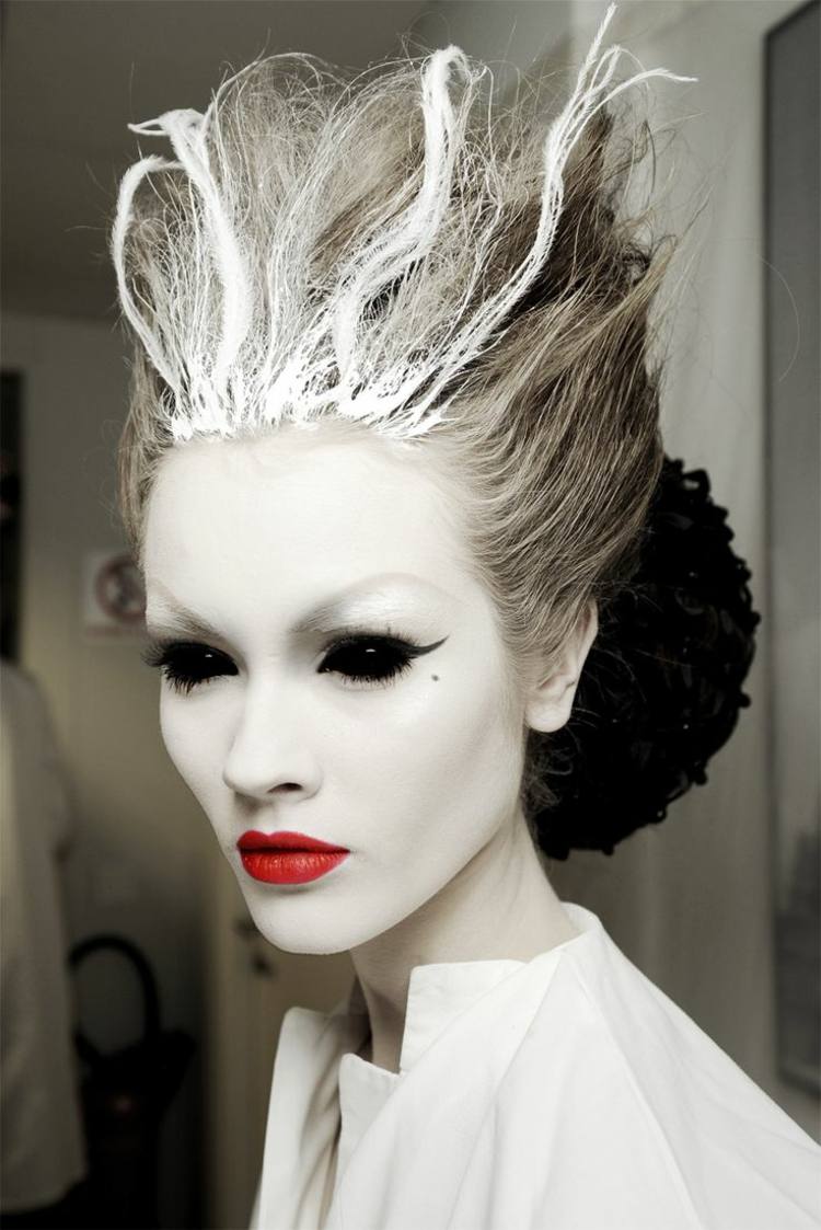 maquillage femme Halloween noir blanc