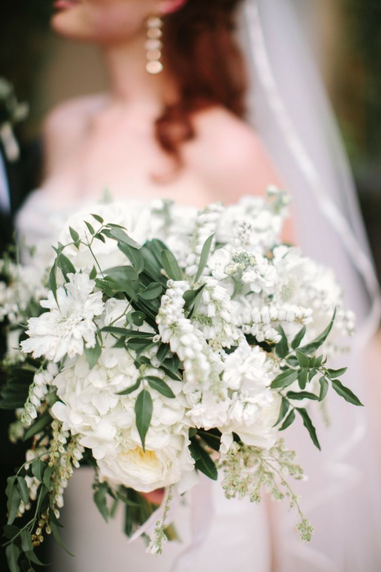 mariage en blanc idée déco fleurs bouquet mariée 